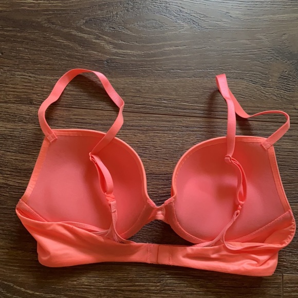 Victoria Secrets Push Up Bra - Picture 4 of 7